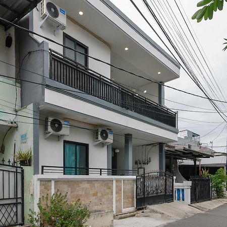 Hotel Reddoorz At Flamboyan Harapan Indah Bekasi Esterno foto