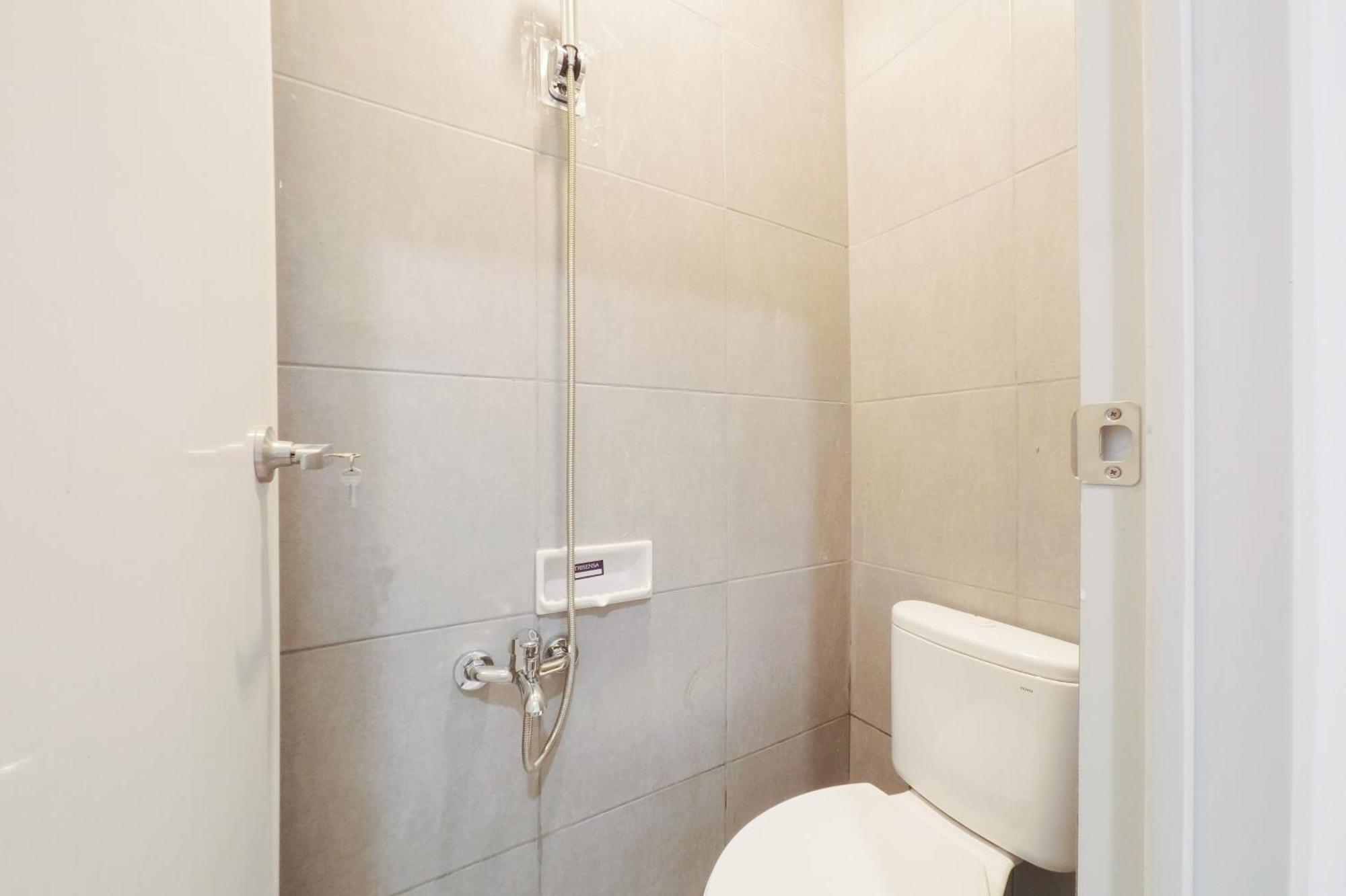 Hotel Reddoorz At Flamboyan Harapan Indah Bekasi Esterno foto